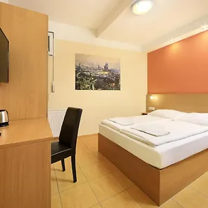 basement-room-old-town.praguehotelsweb.com/